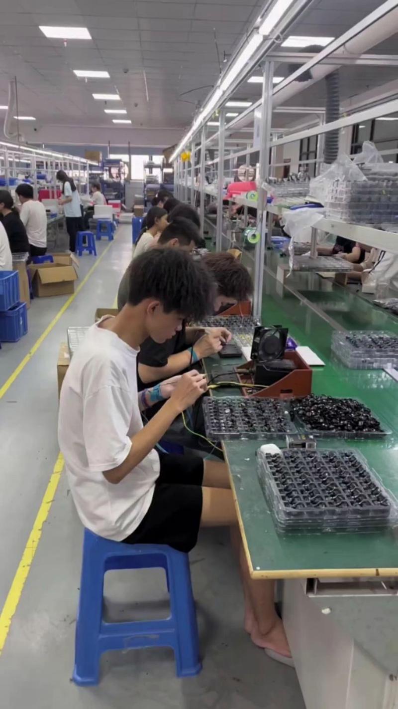 新型啃老蔓延!当"啃兄"成为家庭毒瘤,平辈该不该养"成年巨婴"?